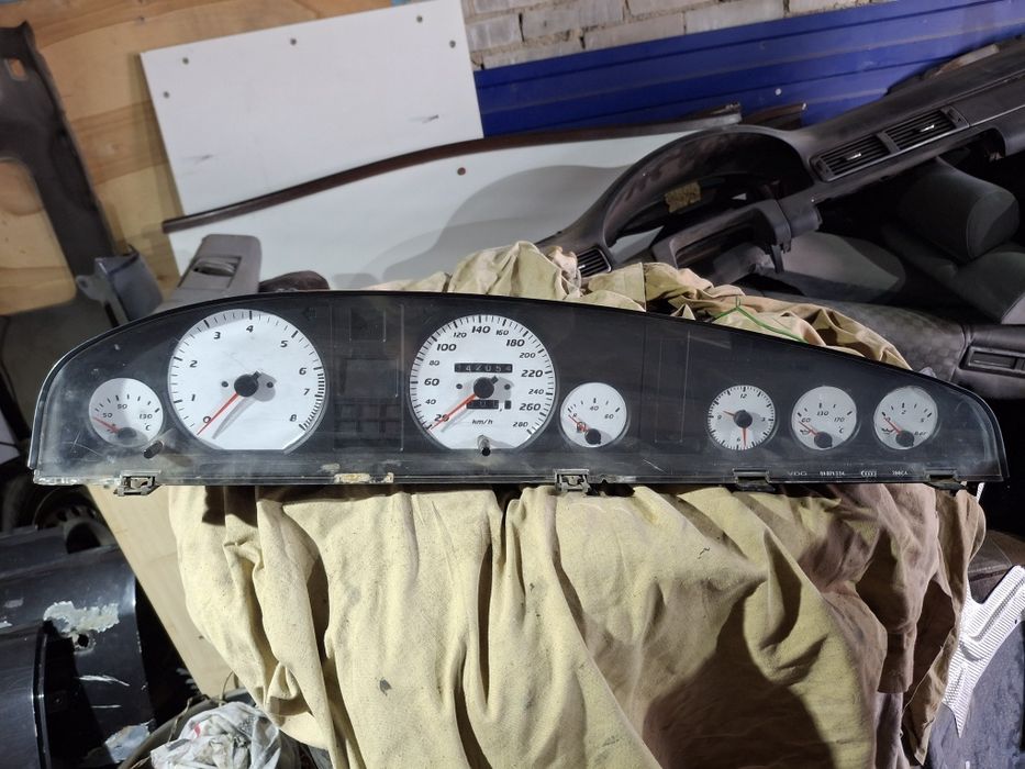 Запчасти на ауди 100 с4