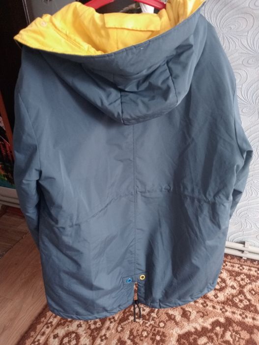 Продам куртку женскую