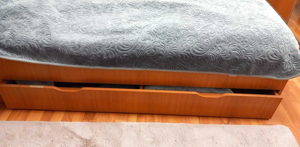 Vand pat matrimonial și comode