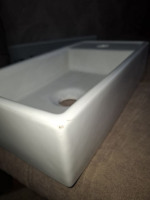 Продам раковину в туалет