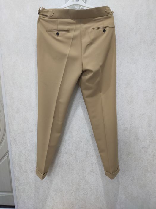 Летние бежевые брюки.
