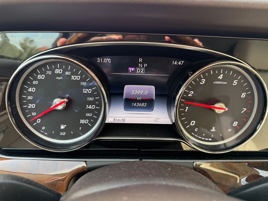 Mercedes E 300 W213 | Лукс и мощ | Реални км | Обслужен