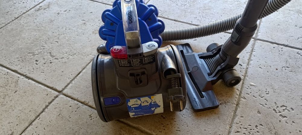 Aspirator cu fir  Dyson city DC26