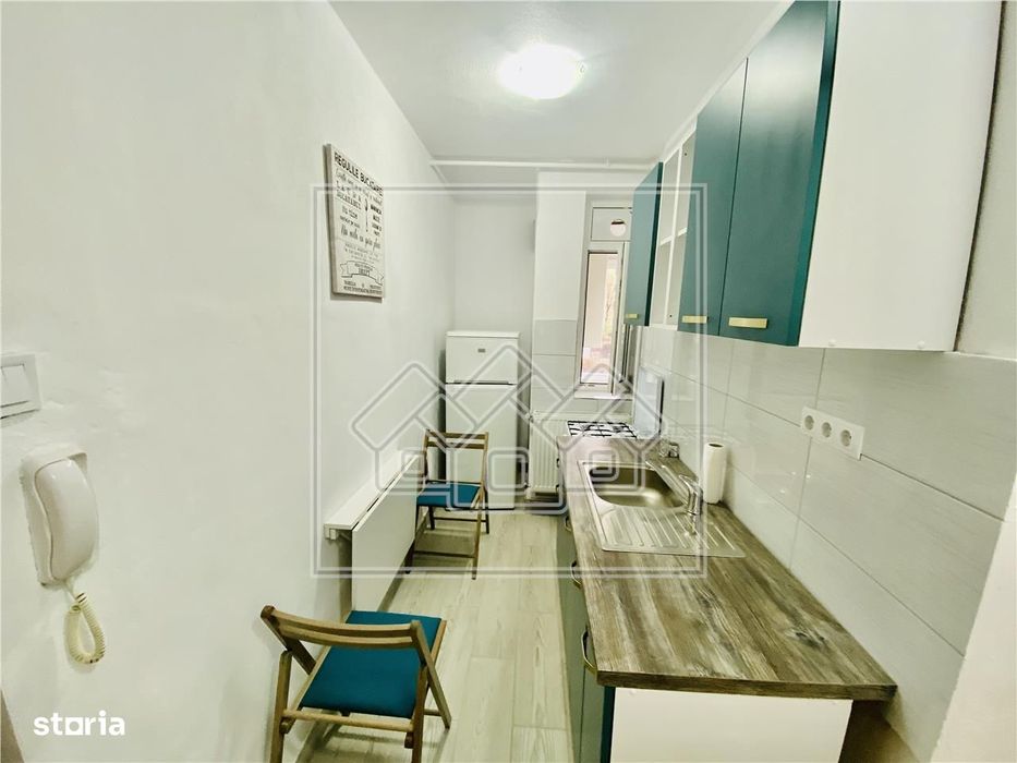 Ap. renovat, cu 2 camere si balcon, Zona Cedonia