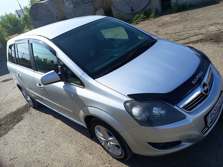 Продам Opel Zafira b 2011г