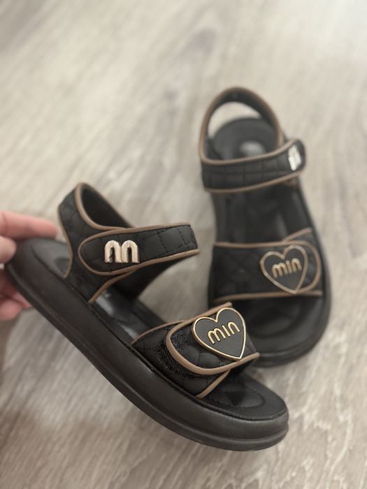 Обувь на девочку