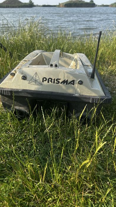 Лодка за захранка PRISMA