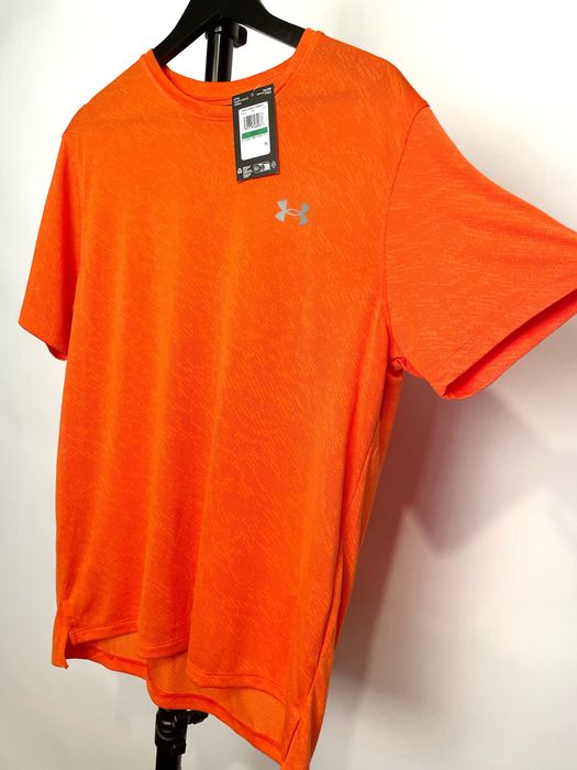 Tricouri Under Armour noi cu etichetă