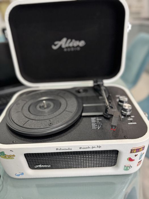 Продам виниловый проигрыватель