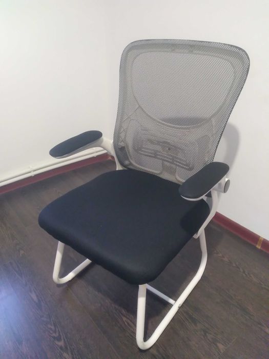 Кресло офисная легкая