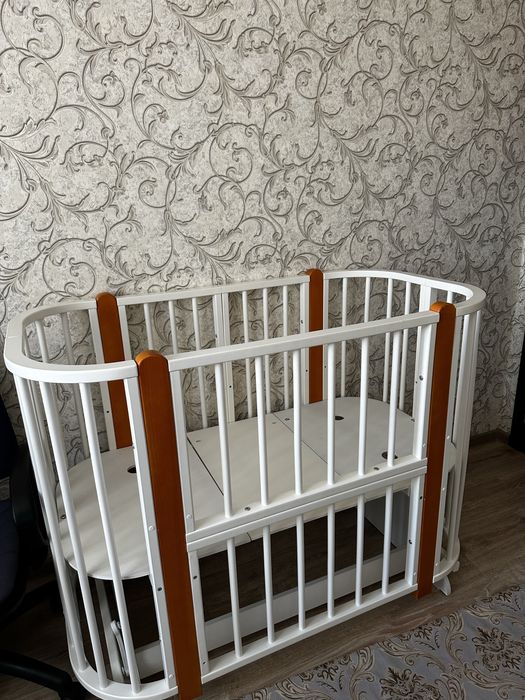 Продается детская кровать с маятником