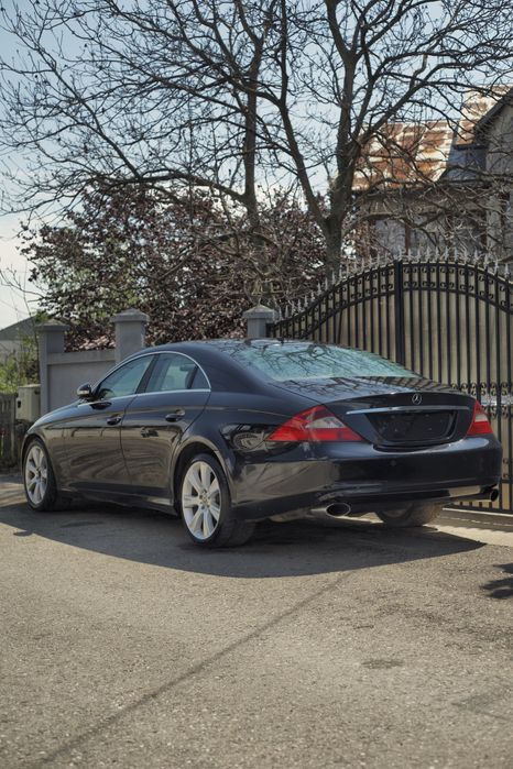 Bara spate Mercedes CLS W219 neagra stop far grila turbo injector sam