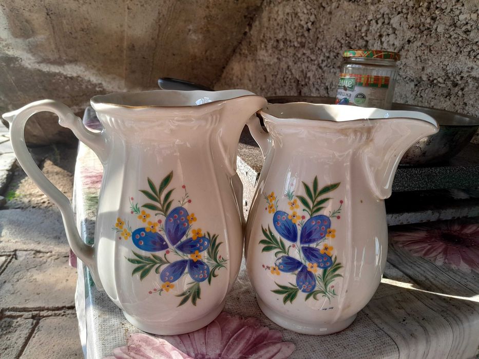 Четири кани от стар български порцелан 
цена -15лв едната