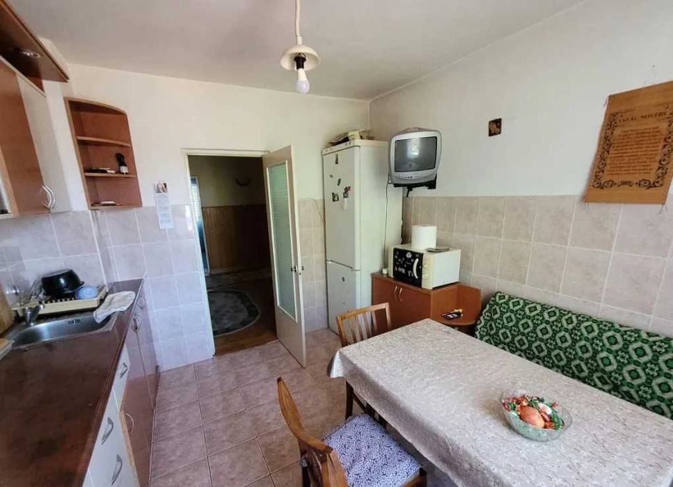 Дава се под наем Четиристаен апартамент в Бургас, Център - 100 кв.м за 255 € - Снимка #1