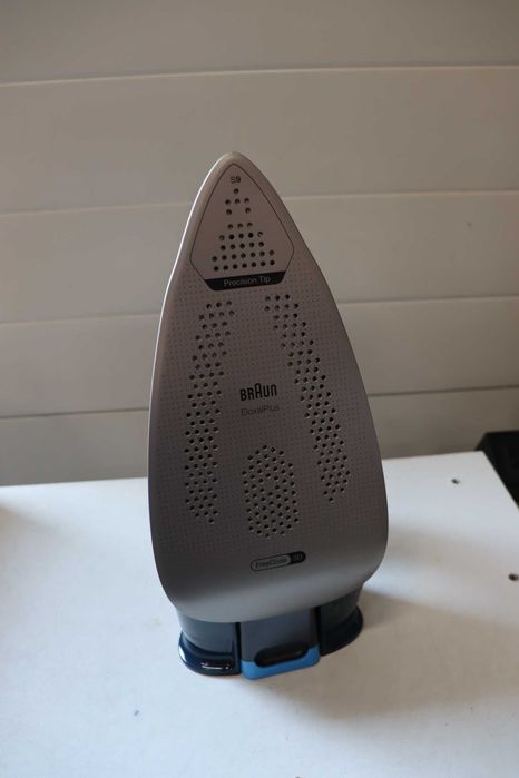 Ютия Braun TexStyle 9 SI9682DB, 0127409002, 3200 W, Променлива пара 60 гр/мин, Парна струя 260 гр/мин, Резервоар 330 мл, FreeGlide 3D технология
