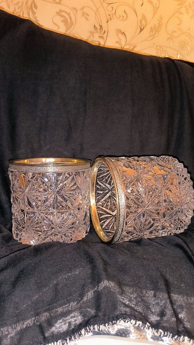 Мельхиор хрусталь!Очень красивая ваза,высокая,глубокая,в отличном сост