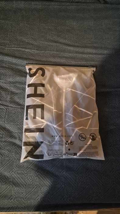 Две дамски блузи, спортна жилетка