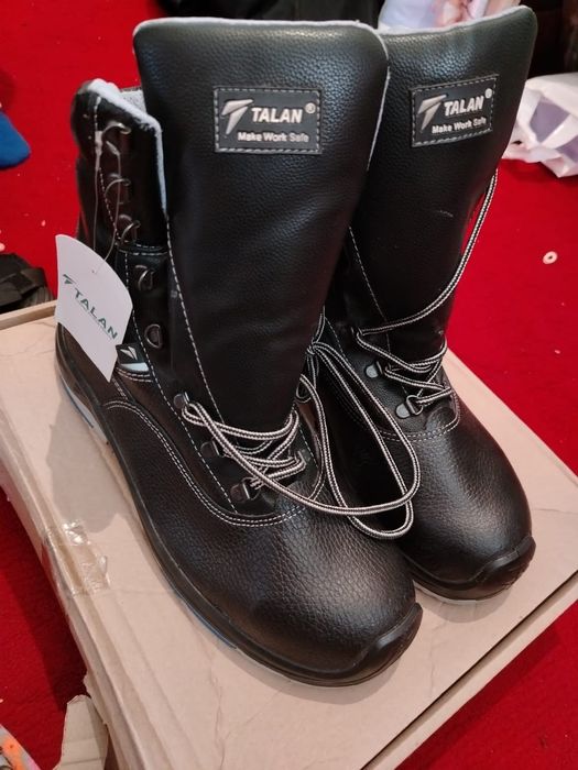 Спец ботинка 43 размер новый