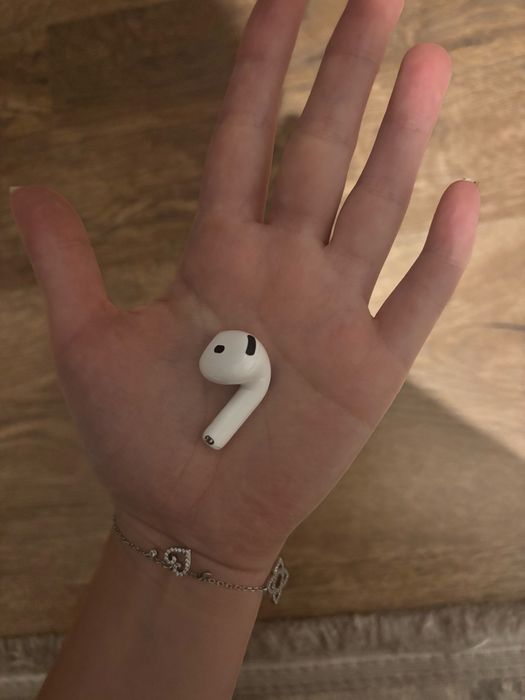 Наушник airpods 4 серия правый