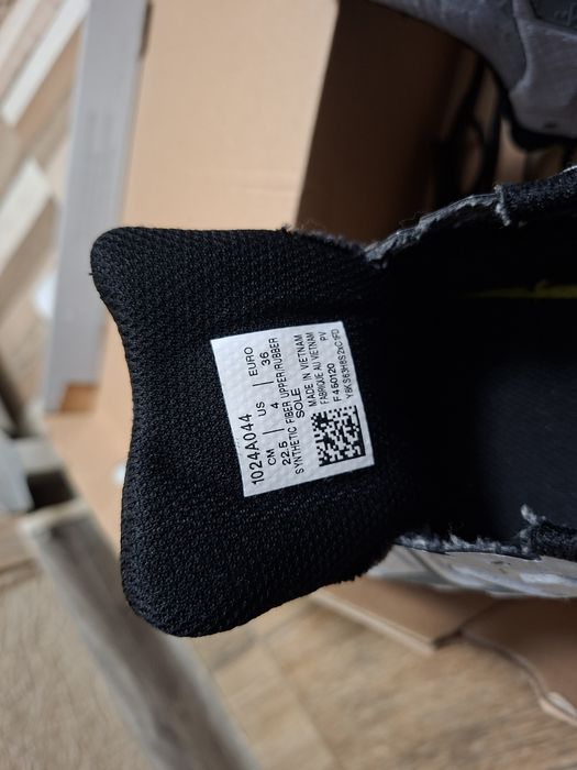 Бутонки ,стоножки,adidas .