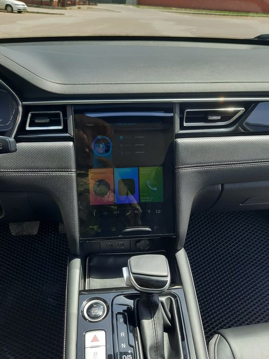 Avtomobil Jac J7