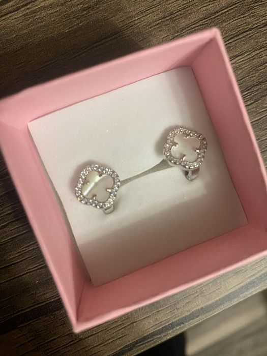 Обеци от сребро.