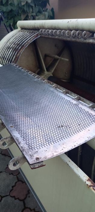 Presa struguri cu surub