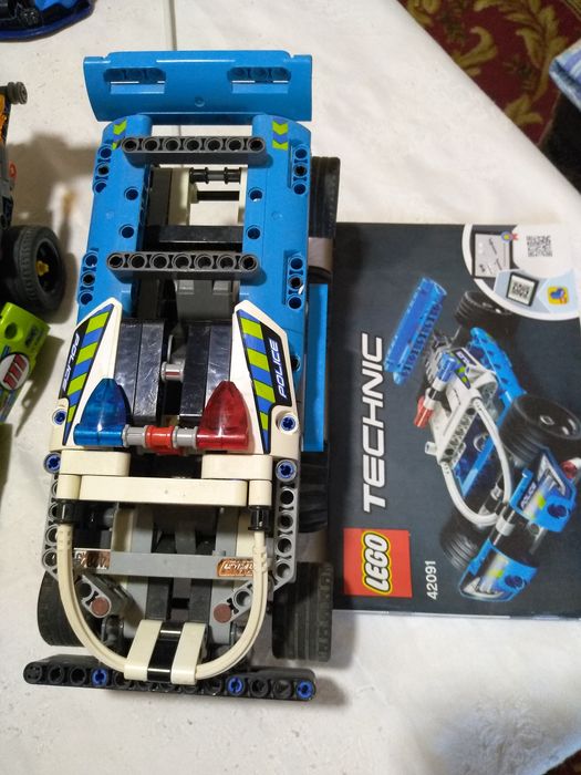 Продам фирменные Лего и машины