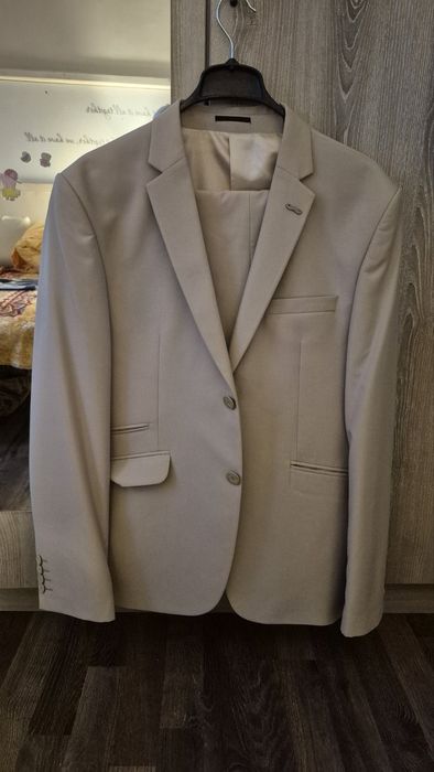 Продавам Мъжки костюм