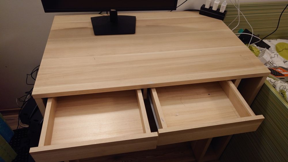 Бюро размери Д:92, Ш:60, В:76