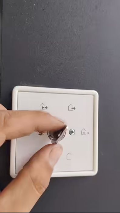 сенсорный дверы (Dormakaba)