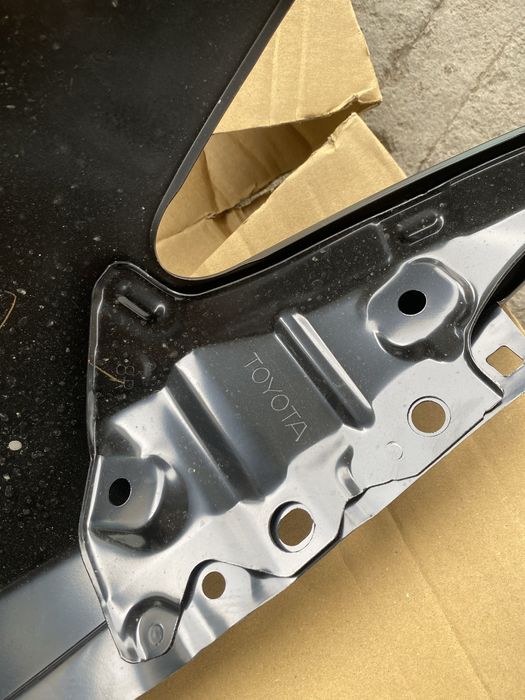 Крылья оригинал на Тойота Камри 70/75