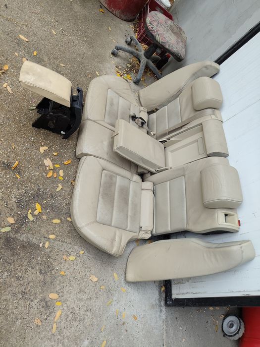 Bancheta și cotiera crem piele Skoda Octavia 2(2004-2013) berlină/Sedan
