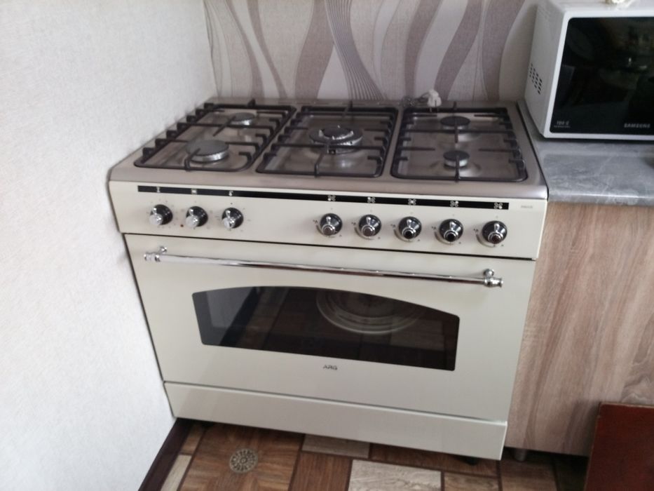 Продам газовую плиту