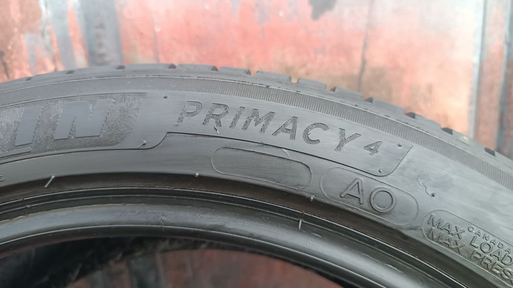 245/40/18 Michelin