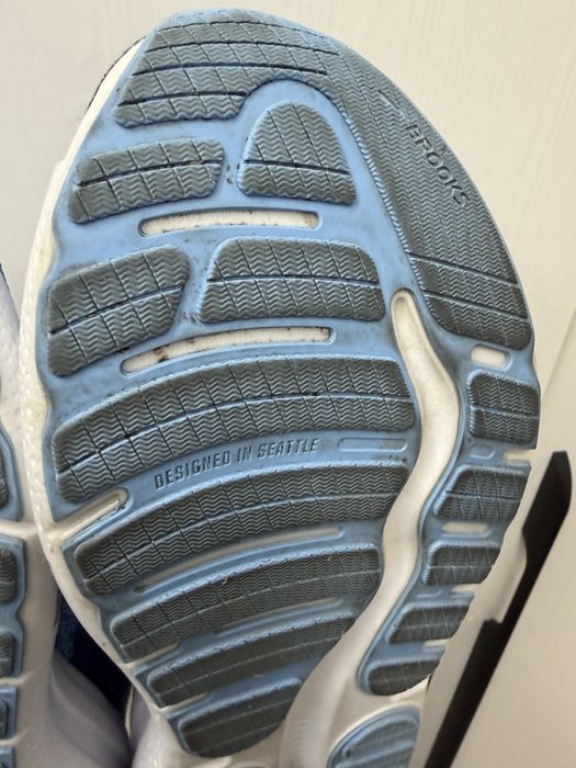 Кроссовки беговые Brooks Ghost Max оригинал