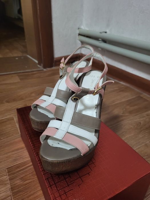 Босоножки и туфли