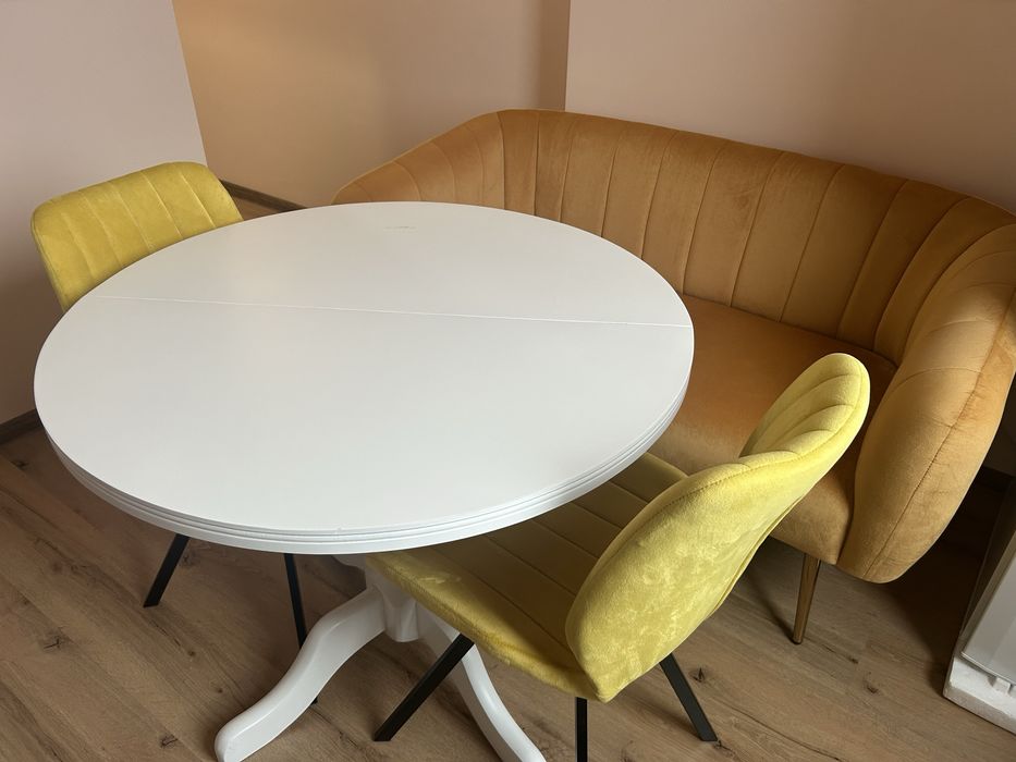 Маса, канапе и стол