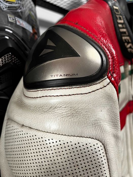 Кожен мото екип DAINESE VELOSTER ,54/L ,2 части, протектори,оригинален