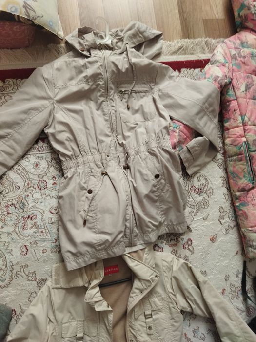 Продам куртки, подростковые для девочки и на парня