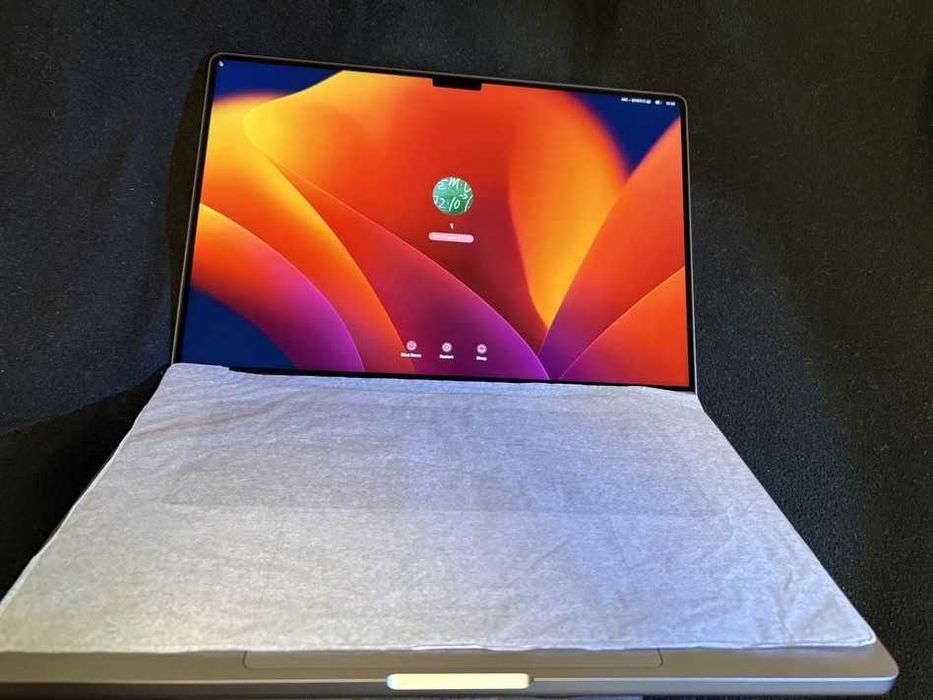 неизползван Apple MacBook Pro 16 M.2 2023г. 16" 4К Retina, 16/512 Батрерия на 100% от фабричния си капацитет на 1 цикъл.