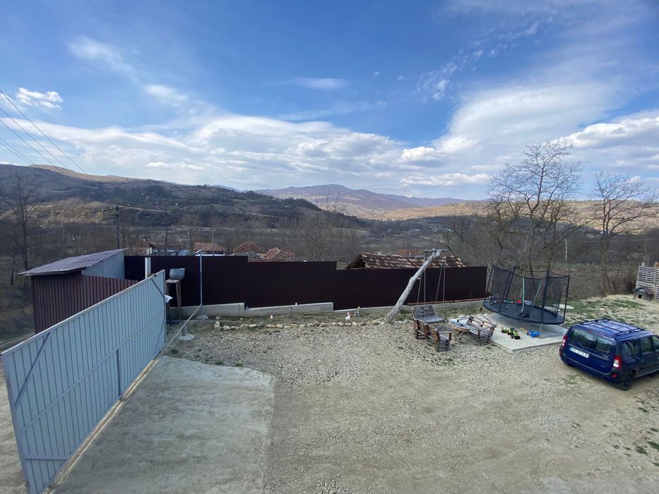 Casă în com. Cozieni,satul Trestia,stiuată la 160 m de stradă.