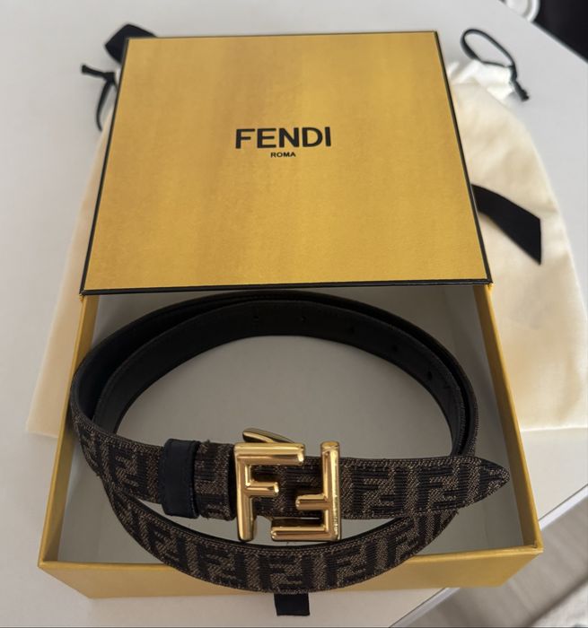 Ремень Fendi, засчтежка FF