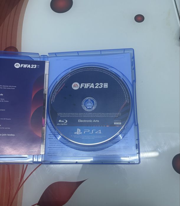 PlayStation 4 Slim + 4 jocuri incluse