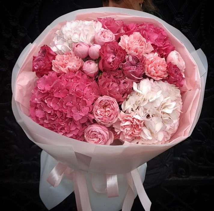 Тюльпаны, эустома, ромашки, пионы, розы, кустовые хризантемы