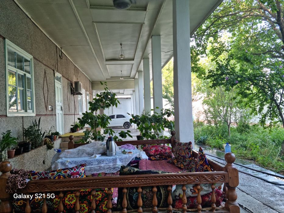 Srochna Ikki qavatli kotta xovli sotiladi.