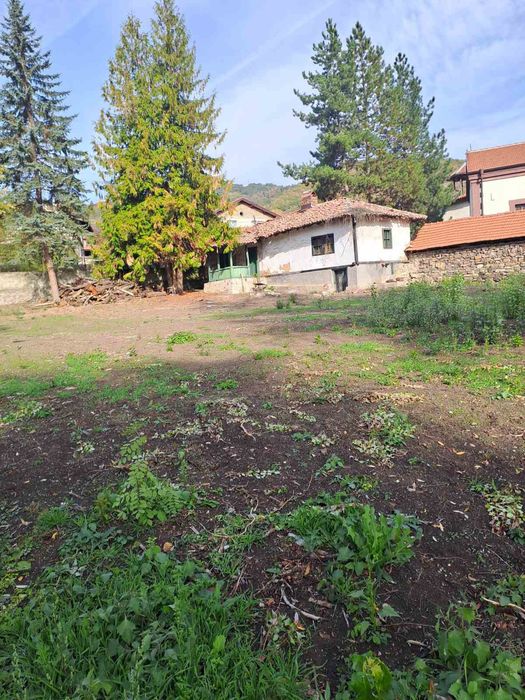 Продавам парцел  УПИ с електричество и вода