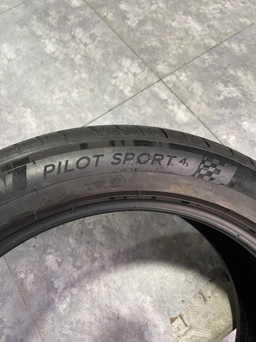 Michelin Pilot sport 4 245/45R19