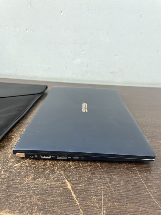 Asus zenbook 13  i7 gen 8  ssd 250 gb 8gb ram