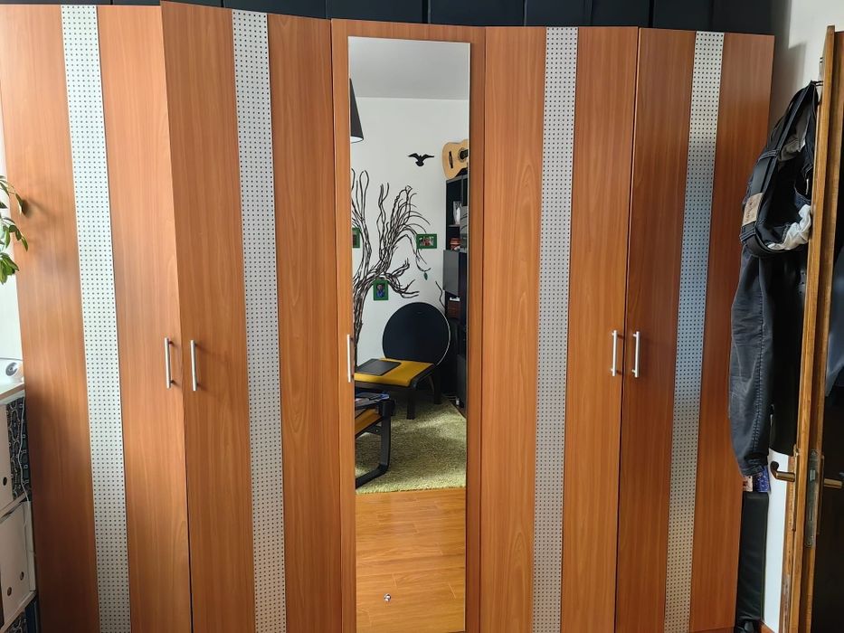 Vând dulap  400 lei